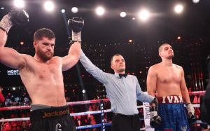Тоні Сімс прокоментував переможне повернення Джонні Фішера: "Вийшов у ринг як бик і давай махати чим попало"