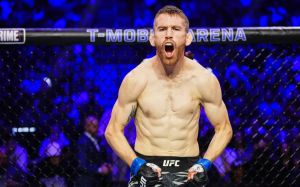 Корі Сандхаген проведе реванш із Маріо Баутістою на UFC 329