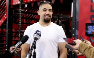 Роберт Віттакер назвав улюбленого бійця UFC