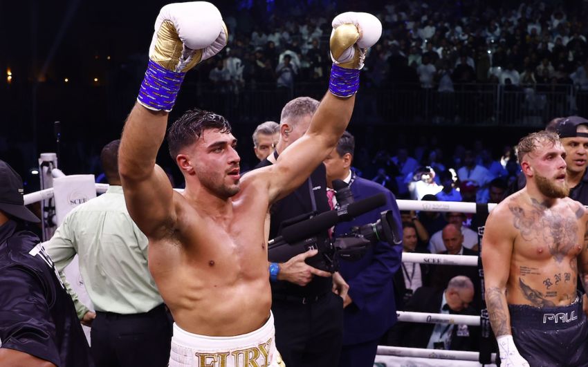 Карл Фремптон показав свою суддівську записку бою Томмі Ф'юрі - Джейк Пол
