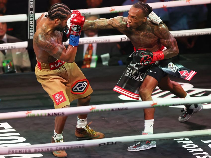 О'Шакі Фостер упевнено пройшов Стівена Фултона і завоював напівтитул WBC