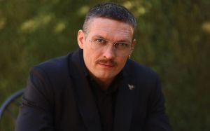 Олександр Усик пояснив, чому не йде з боксу, незважаючи на прохання матері