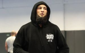 Майкл Біспінг розповів, як Хамзат Чимаєв може обійти Шона Стрікленда в чемпіонських перегонах