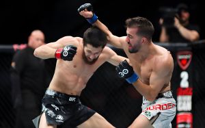 Відео бою Тагір Уланбеков - Коді Дардена UFC 296
