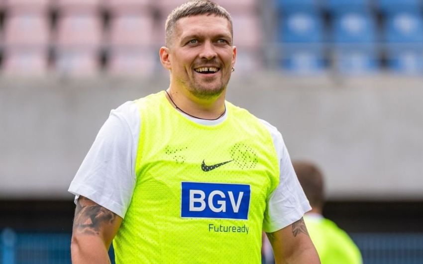 Олександр Усик - про своє майбутнє у футболі: "Такого взагалі не було у світовій історії"