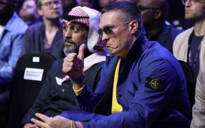 Олександр Усик пішов з арени перед реваншем Бетербієва з Біволом