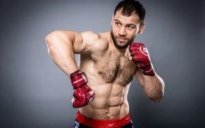 Токов битиметься за титул з Ебліном на турнірі Bellator 290