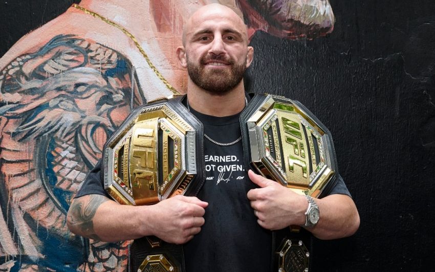 Джо Роган назвав Волкановскі найкращим бійцем UFC незалежно від ваги: "Він виграв у Махачева"