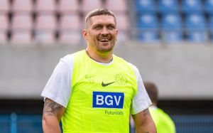 Олександр Усик розповів, як його намагалися переманити інші країни: "Мене не мотивує кеш"