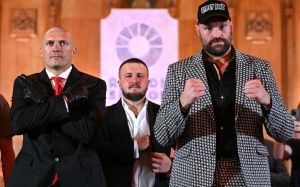 "Розгромно переможе:" Володимир Хрюнов дав несподіваний прогноз на бій Усик - Ф'юрі 2