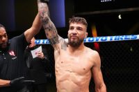 Ярослав Амосов засабмітив Хоеля Альвареса в другому раунді на UFC 328