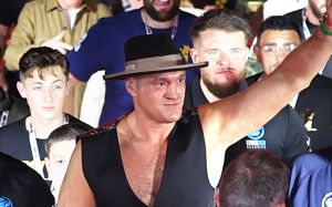 Тайсон Ф'юрі назвав свою вагу перед боєм з Усиком