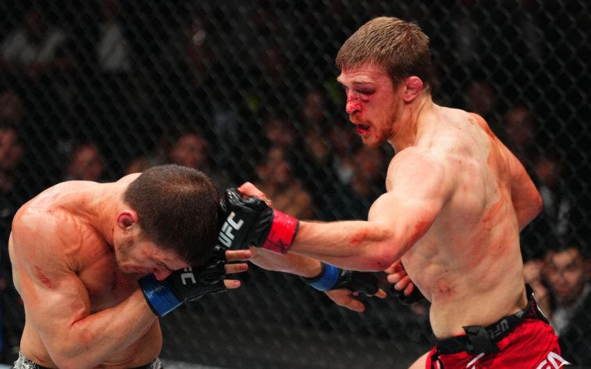 Мовсар Євлоєв упевнено проходить Арнольда Аллена на UFC 297