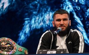 WBO вимагає від Бетербієва підтверджень травми, внаслідок якої зірвався бій із Біволом, погрожує відібрати титул