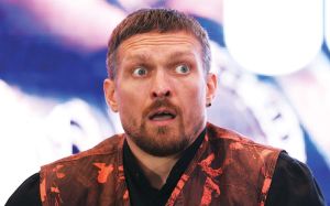 Леннокс Льюїс мріє про бій з Усиком: "Я б зміг його прорахувати"