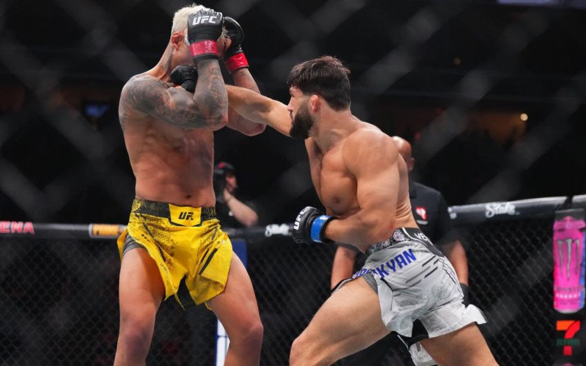 Відео бою Арман Царукян - Чарльз Олівейра UFC 300