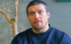 Усик: "Мені фіолетово на образи Ф'юрі. Я не бомж"