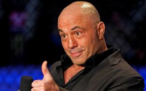 Джо Роган - про трансгендерів у UFC: "Уявіть, якби небінарній жінці довелося битися з Нганну"