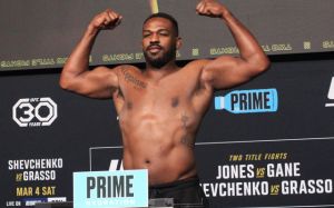 Зважування UFC 285: Джонс важчий за Гана, двоє бійців не зробили вагу