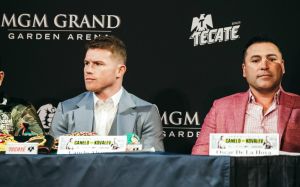 Генеральний директор Matchroom Boxing відповів Оскару Де Ла Хойї щодо критики на адресу Канело
