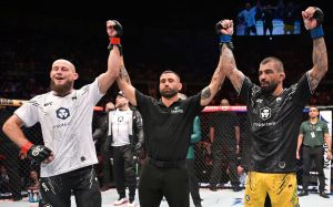 Відео бою Рінат Фахретдінов - Елізеу Залескі дус Сантус UFC Fight Night 231