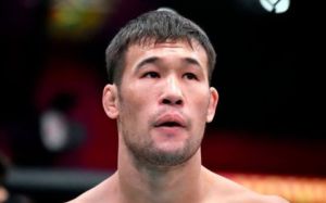 Експретендент на чемпіонський пояс UFC готовий побитися з Рахмоновим