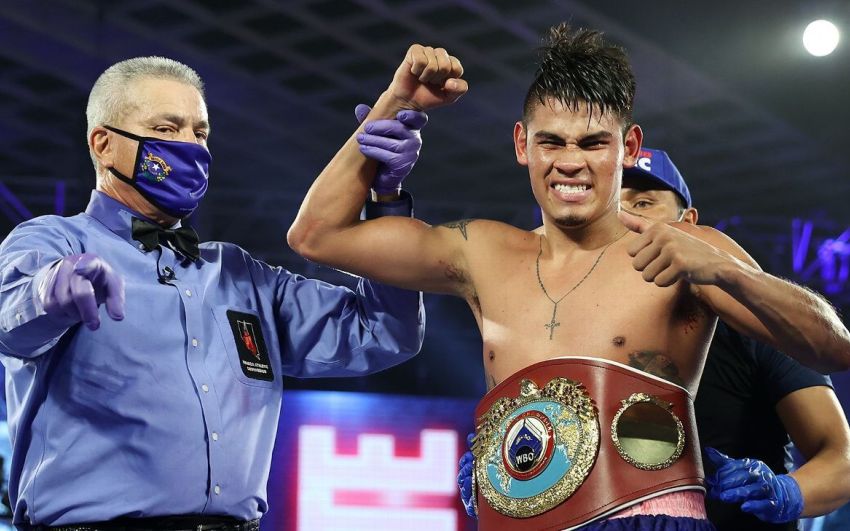 Наваррете відмовився від титулу WBO в напівлегкій вазі
