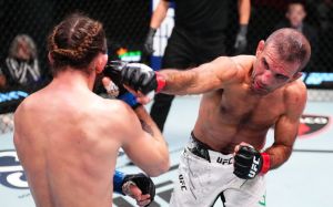 Відео бою Рані Яя - Віктор Генрі UFC on ESPN 55