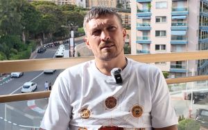 Олександр Усик - про реванш із Ф'юрі: "Готуємо для нашого друга цукерки, торти"