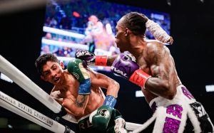 О'Шакі Фостер переміг Рея Варгаса за очками і завоював титул WBC у другій напівлегкій вазі