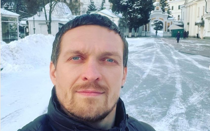 Усик виклав пост із Лаври. "Пашку Мерседеса зустрів? Сказав йому, що він га...н?" - відреагували фанати
