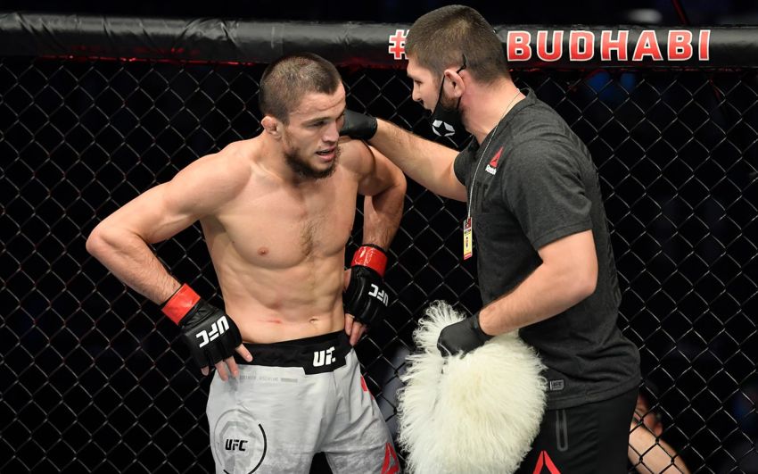 Хабіб розповів, що Умару Нурмагомедову пообіцяли в UFC за перемогу над Сандхагеном