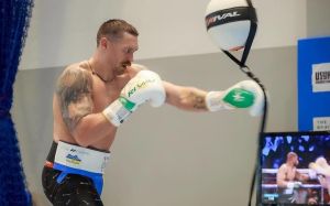 Олександр Усик відповів на виклик Дюбуа: "Якщо виграєш - будь ласка"