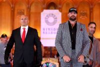 Карлос Такам передбачив переможця реваншу Усик - Ф'юрі