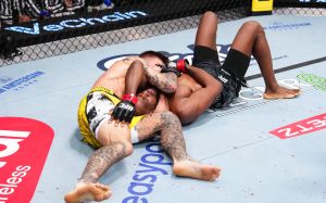 Ярослав Амосов швидко "задушив" Ніла Магні на UFC on ESPN 73