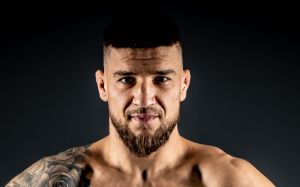 "Амосов завжди є прикладом". Потеря висловився про чемпіона Bellator