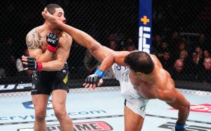 Роберт Віттакер перебив Пауло Косту на UFC 298