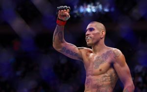 Алекс Перейра фінішував Адесанью, ставши новим чемпіоном UFC