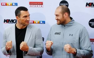 Тайсон Ф'юрі висловився про повернення Володимира Кличка: "Не потрібно говорити, що він збирається побити рекорд Формана"