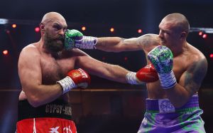 Гендиректор Matchroom Boxing відповів, чи заслужив Усик на перемогу в реванші з Ф'юрі