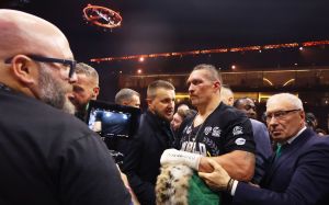 Промоутер Дюбуа пояснив, чому не вірить у повернення Усика в першу важку вагу