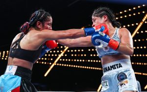 Аманда Серрано стала абсолютною чемпіонкою в напівлегкій вазі, перемігши Еріку Крус