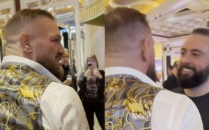 Конор МакГрегор плюнув в обличчя вболівальнику Хабіба: відео