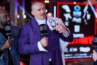 Олександр Усик дивиться на чемпіона UFC, як на суперника на прощальний бій