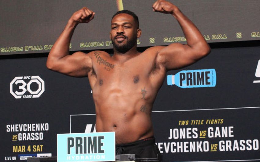 Зважування UFC 285: Джонс важчий за Гана, двоє бійців не зробили вагу