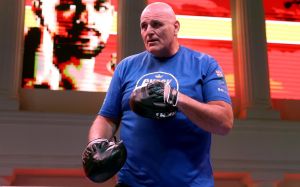 Сергій Ковальов відреагував на бійку батька Ф'юрі з членом команди Усика