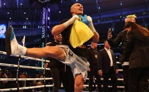 Промоутер Дюбуа принизив перемоги Усика над Чісорою та Джошуа