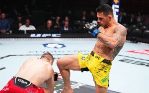 Матеуш Гамротом переграв Рафаеля Дос Аньоса на UFC 299