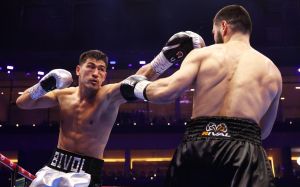 Дмитро Бівол взяв реванш у Бетербієва і став абсолютним чемпіоном світу в напівважкій вазі
