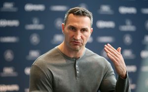 Кличко передав нагороду "Золоте серце" українським дітям, які втратили батьків через РФ